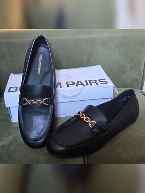 Like New Women's Black Loafers With Gold Chain Detail Size 11